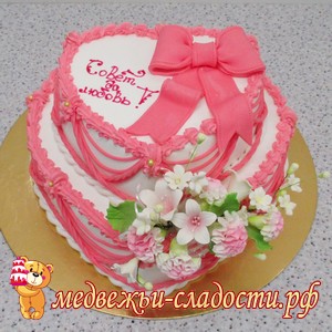 Торт с розовым бантом
